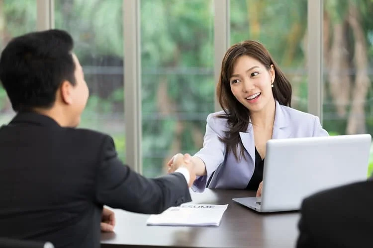 Nên gửi thư cảm ơn sau phỏng vấn
