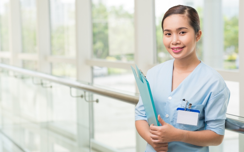 Nhân viên điều dưỡng ca đêm